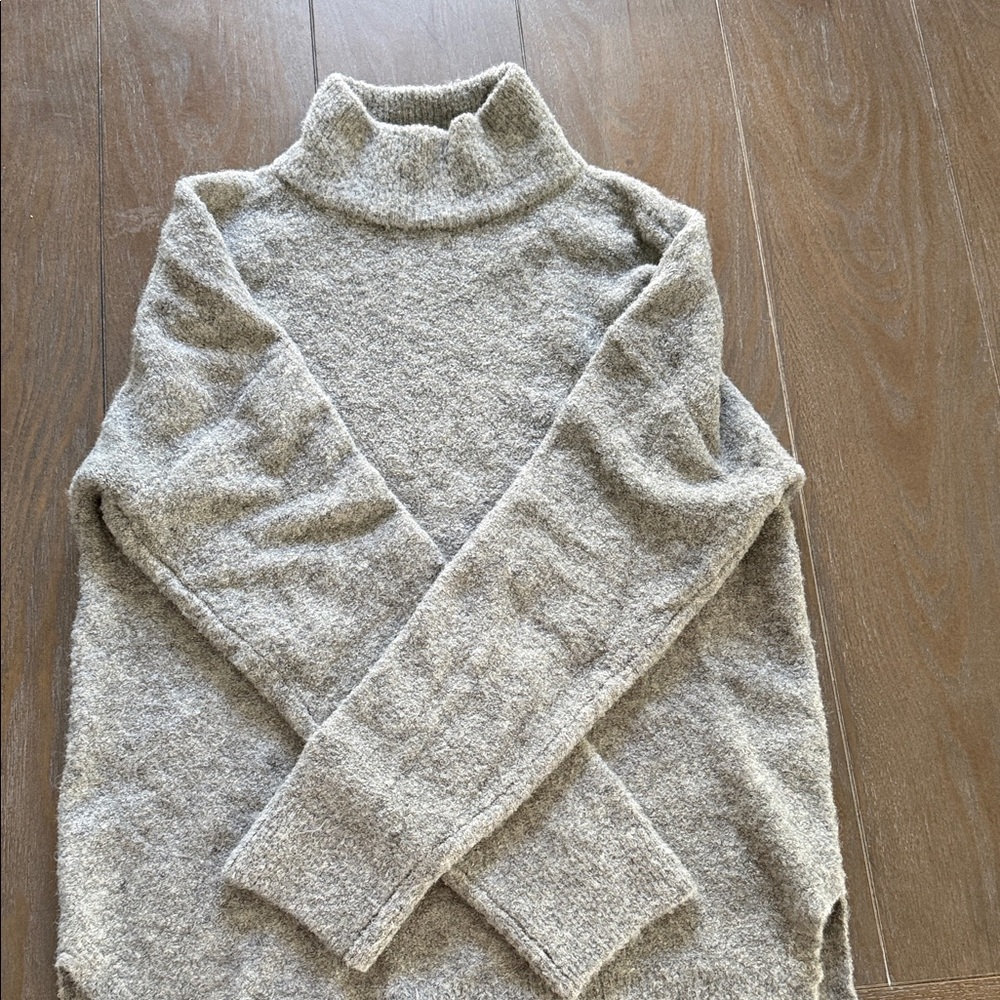 Abercrombie & Fitch Light Gray Turtleneck Sweater